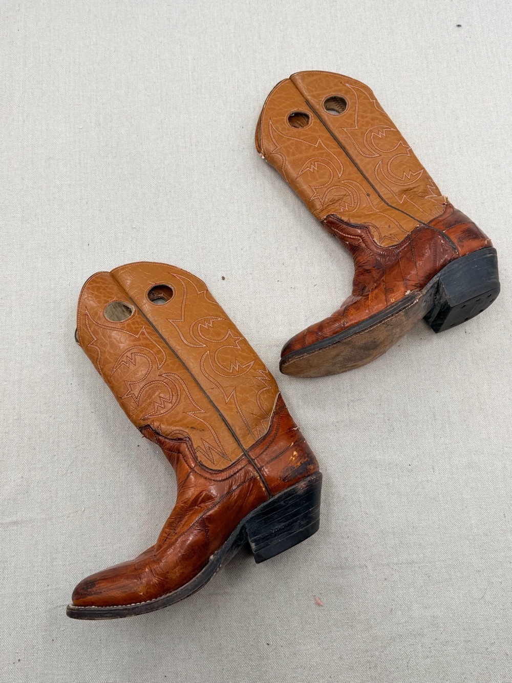 Vintage Justin Tan Leather Western Cowboy Boots with Embossed Shaft